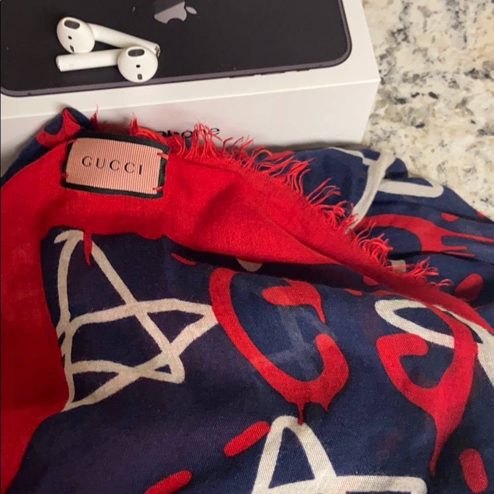 Gucci scarf